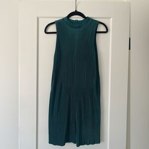 Elegant Dark Green Mini Dress - XS, Ideal for Dinner Parties, Worn Twice